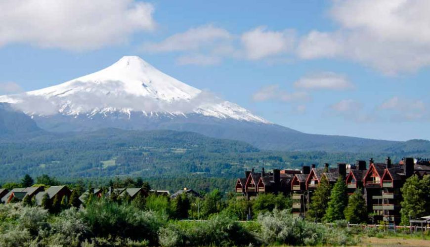 Viaja con Transantin a Valdivia, Temuco, Pichilemu y mucho más. Compra tus Pasajes de Bus Online y viaja al Sur con Transantin.